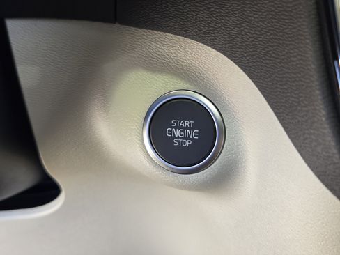 New 2026 Volvo XC40 B5 Plus w/ Protection Package Premier image 24