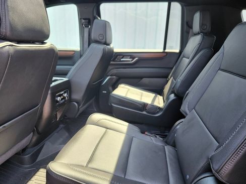 Used 2026 GMC Yukon XL Denali w/ Sun & Power Step Package AWD/4WD image 14