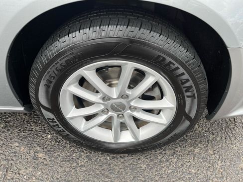 Used 2019 Dodge Grand Caravan SXT FWD image 12