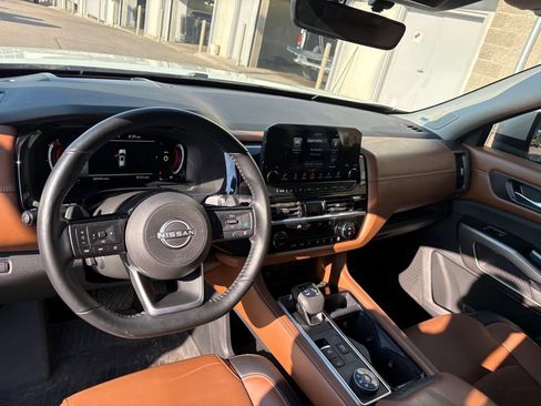 Used 2023 Nissan Pathfinder Platinum AWD/4WD image 17