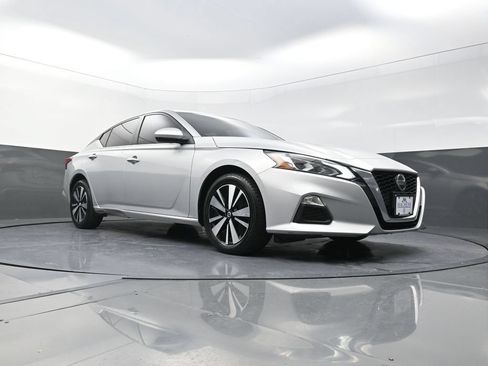 Used 2022 Nissan Altima 2.5 SV AWD/4WD image 23