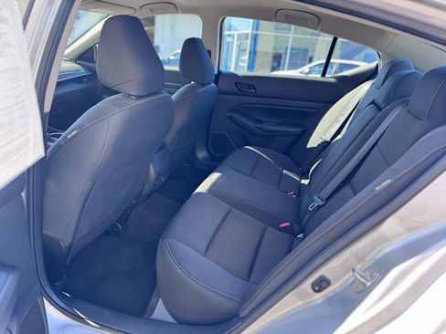 Used 2024 Nissan Altima 2.5 SV FWD image 11