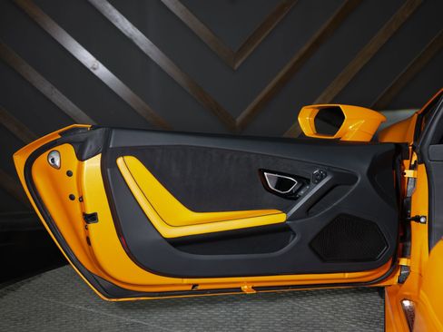 Used 2020 Lamborghini Huracan EVO image 40