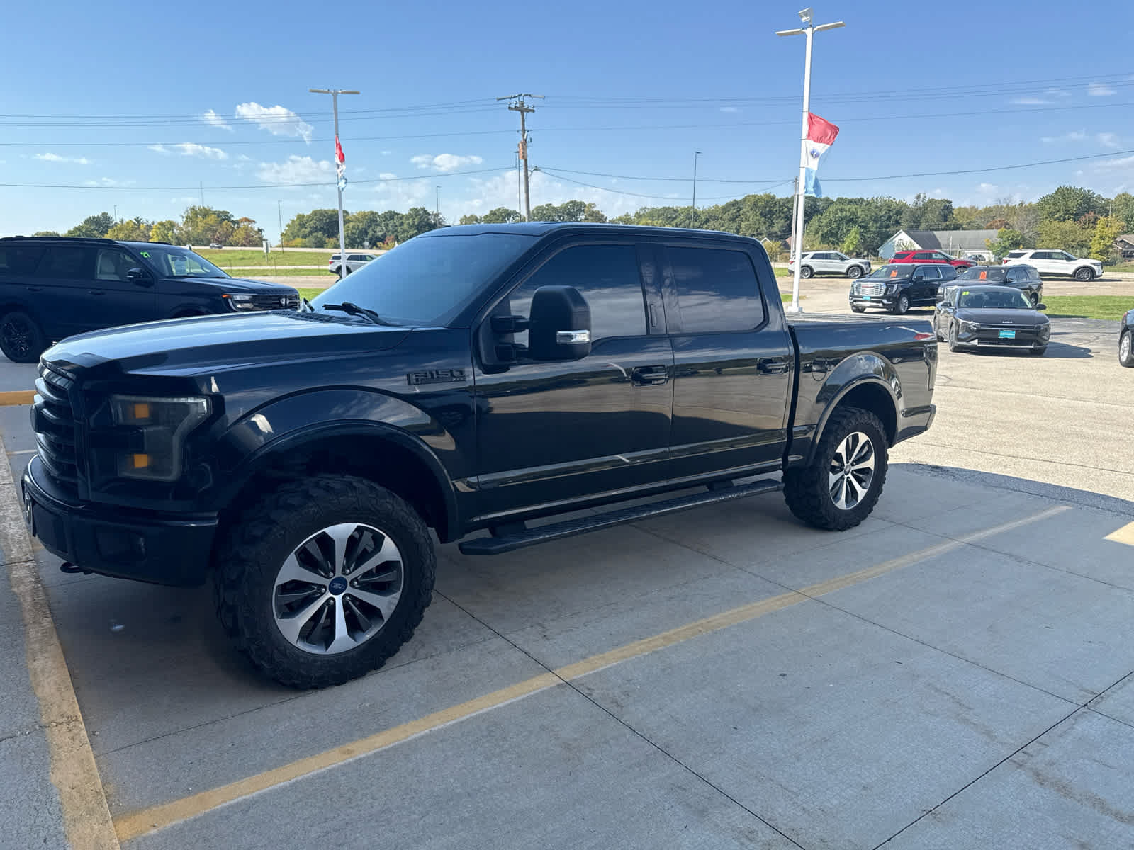 Used 2016 Ford F150 XLT w/ Equipment Group 302A Luxury AWD/4WD image 9