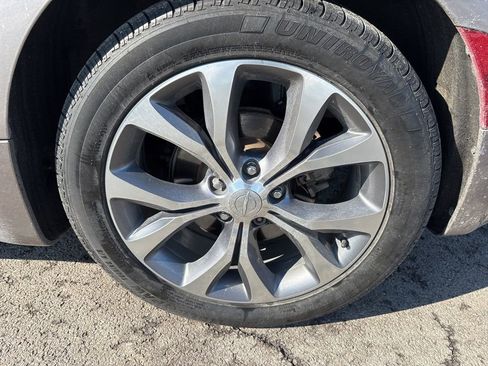 Used 2017 Chrysler Pacifica Limited w/ Tire & Wheel Group image 6