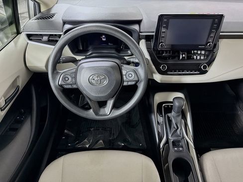 Used 2022 Toyota Corolla LE FWD image 3