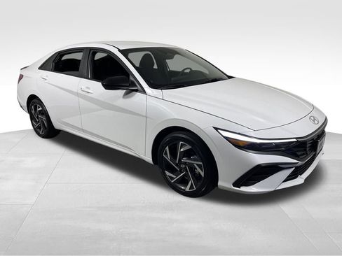 New 2025 Hyundai Elantra SEL image 7