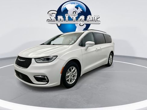 Used 2022 Chrysler Pacifica Touring-L image 6