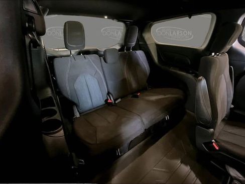 Used 2020 Chrysler Pacifica Touring w/ S Appearance Package image 33