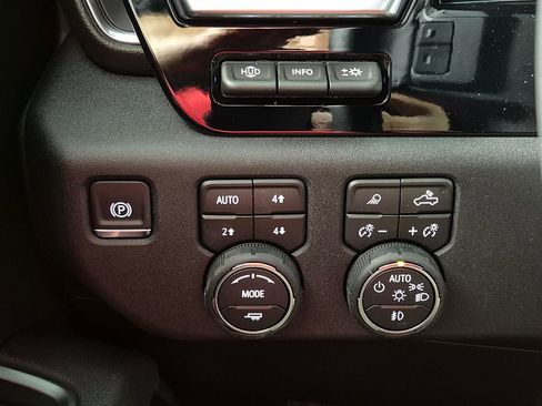 New 2026 Chevrolet Silverado 1500 High Country AWD/4WD image 16