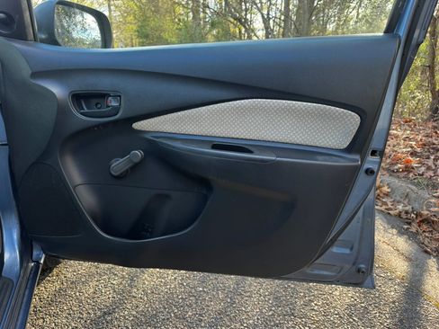 Used 2007 Toyota Yaris S image 9