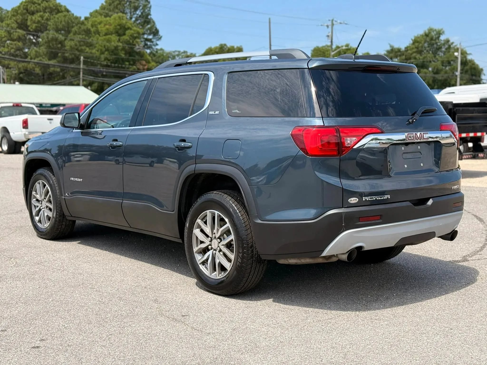 Used 2019 GMC Acadia SLE AWD/4WD image 7