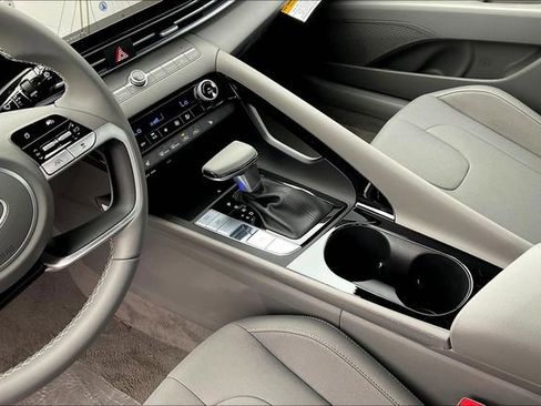 Certified 2025 Hyundai Elantra SEL w/ Cargo Package image 8