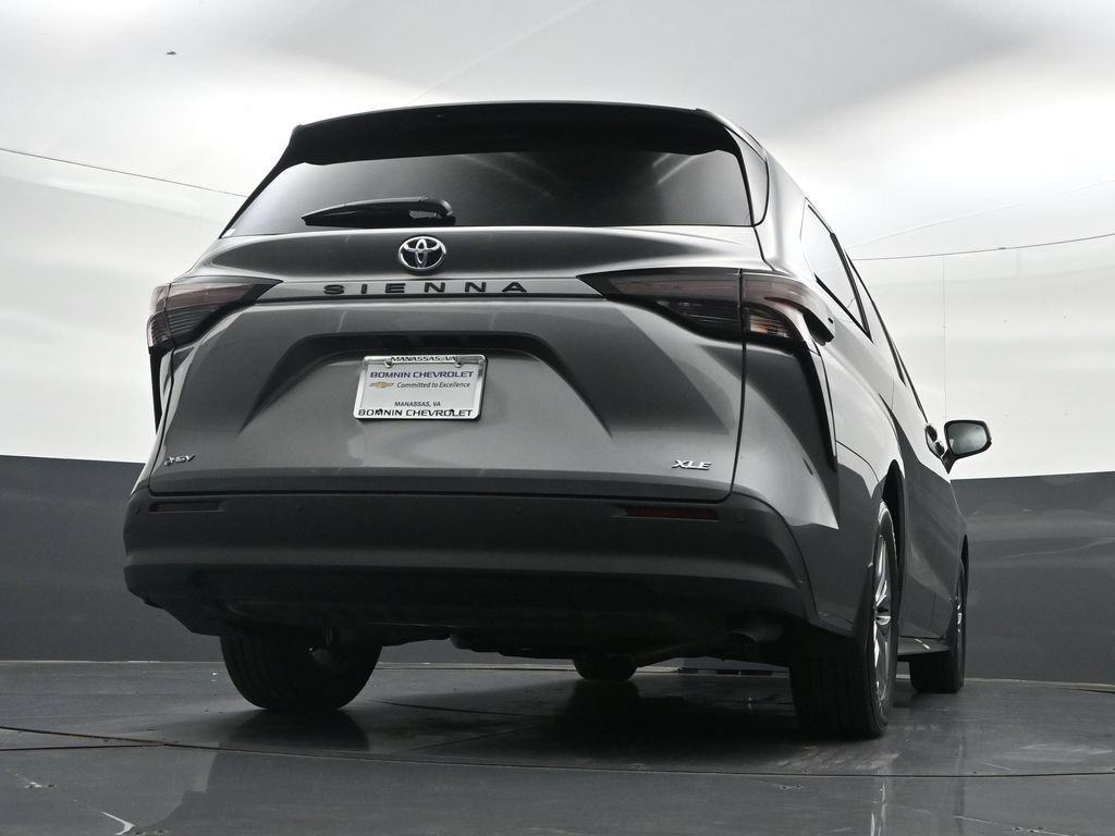 Used 2026 Toyota Sienna XLE FWD image 36