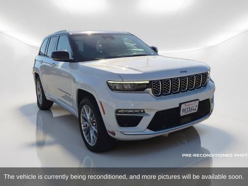 Used 2023 Jeep Grand Cherokee Summit w/ Luxury Tech Group V AWD/4WD image 3
