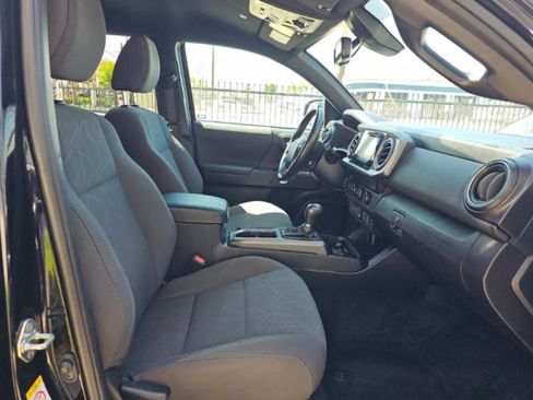 Used 2019 Toyota Tacoma TRD Off-Road AWD/4WD image 6
