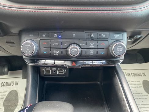 Used 2023 Dodge Durango GT AWD/4WD image 19