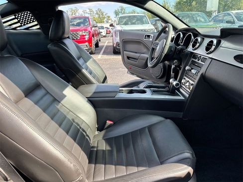 Used 2005 Ford Mustang GT Premium image 20