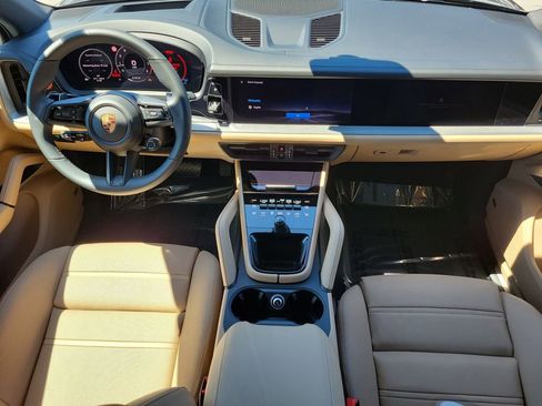 New 2026 Porsche Cayenne Base image 20