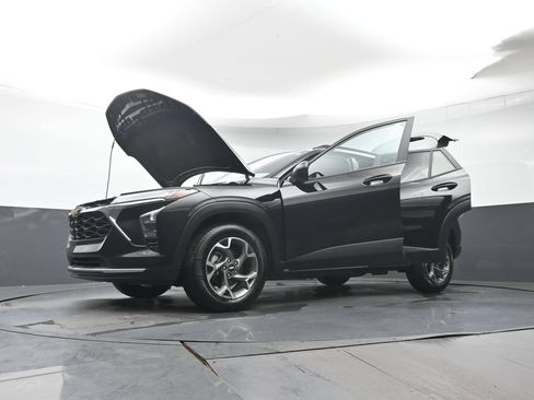 Used 2025 Chevrolet Trax LT FWD image 44