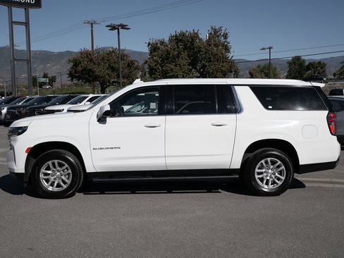 Used 2023 Chevrolet Suburban LT image 7