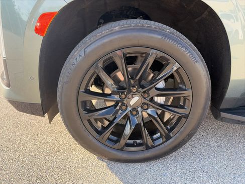 Used 2024 Cadillac Escalade ESV Sport w/ LPO, ONYX Package image 7