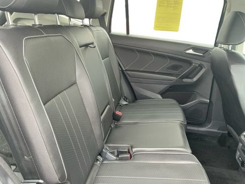 Used 2023 Volkswagen Tiguan SE AWD/4WD image 19