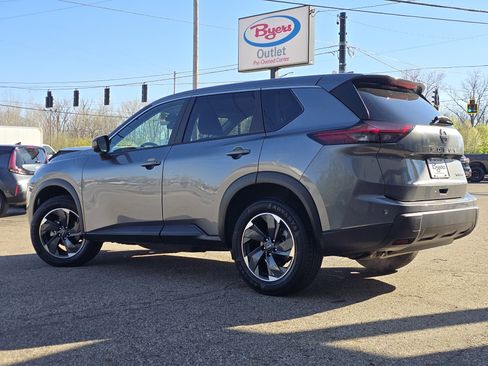 Used 2024 Nissan Rogue SV AWD/4WD image 5