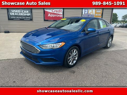 Used 2017 Ford Fusion SE w/ Fusion SE Technology Package FWD image 1