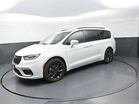 Used 2022 Chrysler Pacifica Limited w/ S Appearance Package AWD/4WD image 36
