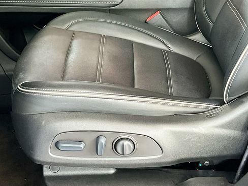 Used 2022 GMC Acadia Denali FWD image 20