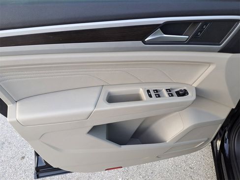 Certified 2022 Volkswagen Atlas SE image 14