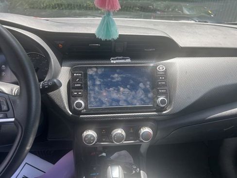 Used 2023 Nissan Kicks SV FWD image 3