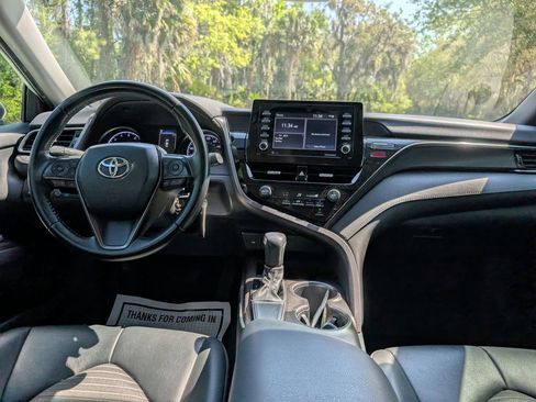 Used 2021 Toyota Camry SE image 10