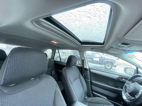 Used 2018 Subaru Outback 2.5i Premium image 4