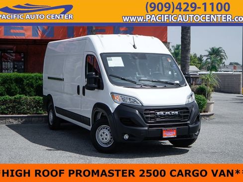 Used 2025 RAM ProMaster 2500 w/ Convenience Group FWD image 1