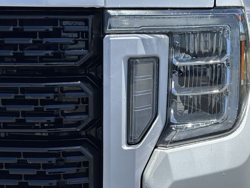 Used 2022 GMC Sierra 2500 Denali w/ Denali Ultimate Package AWD/4WD image 6