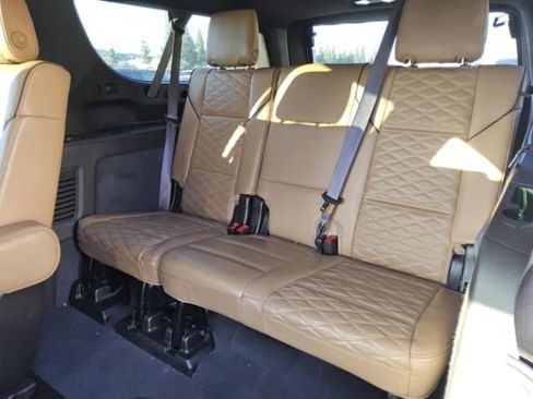 Used 2023 Cadillac Escalade ESV Premium Luxury w/ Performance Package AWD/4WD image 4