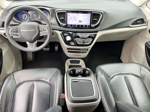 Used 2022 Chrysler Pacifica Touring-L image 26