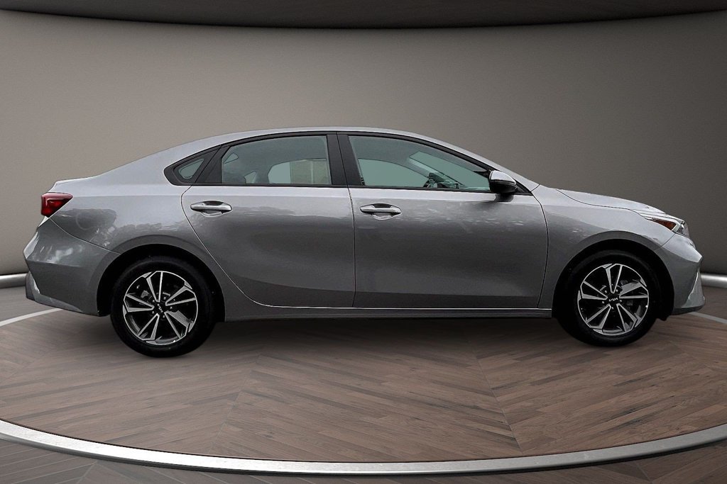 Used 2024 Kia Forte LXS w/ LXS Technology Package FWD image 9