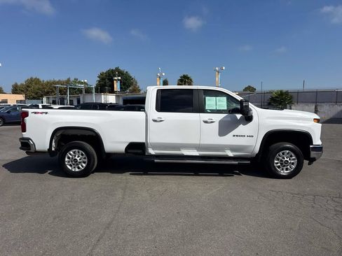 Used 2025 Chevrolet Silverado 2500 LT w/ Convenience Package AWD/4WD image 2