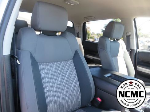 Used 2018 Toyota Tundra SR5 w/ SR5 Upgrade Package AWD/4WD image 54