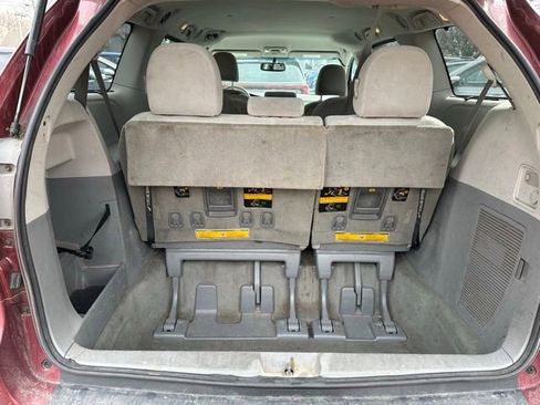 Used 2011 Toyota Sienna LE w/ Towing Pkg image 7