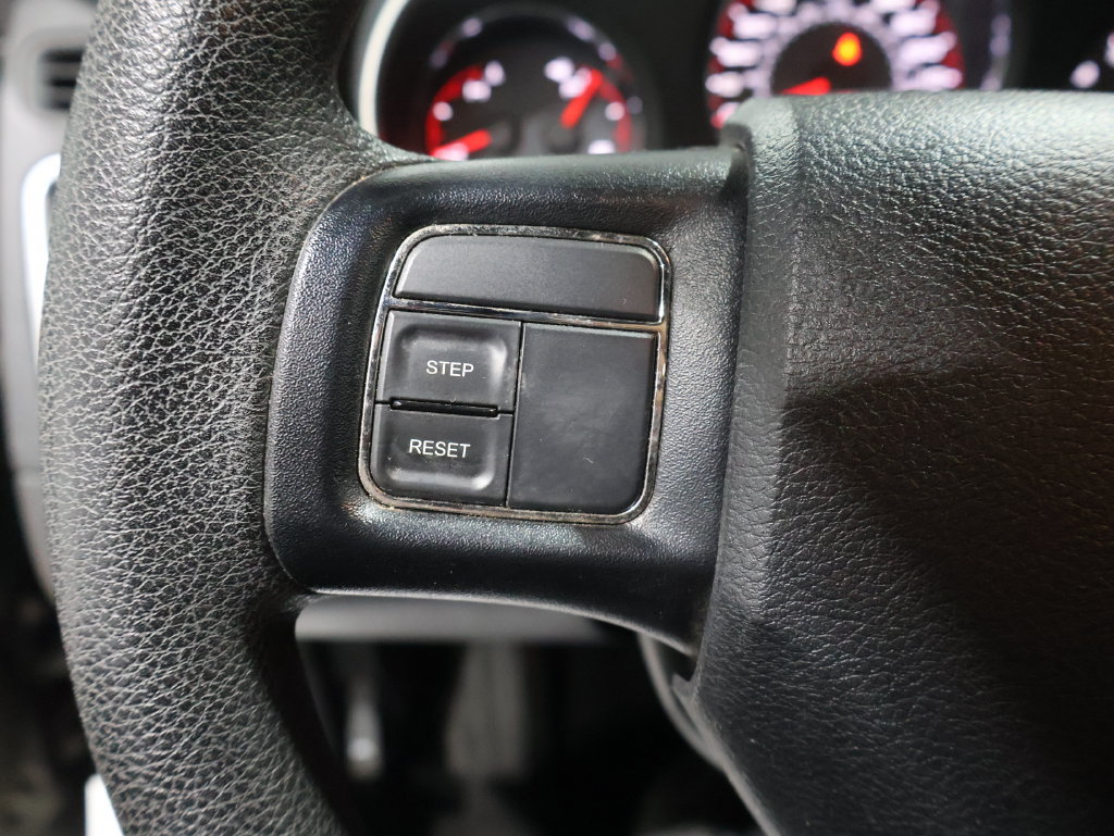 Used 2014 Dodge Avenger SE FWD image 28