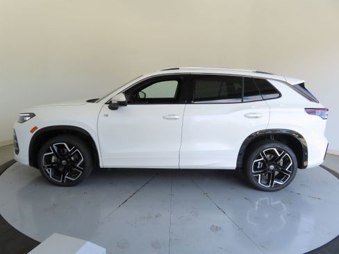 New 2026 Volkswagen Tiguan SEL R-Line image 8