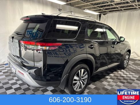 Used 2024 Nissan Pathfinder SL AWD/4WD image 7
