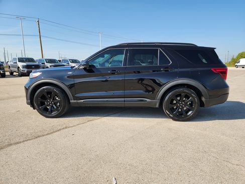 Used 2023 Ford Explorer ST-Line w/ Class IV Trailer Tow Package RWD image 4