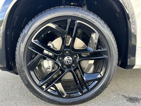 New 2026 Volkswagen Tiguan SE R-Line image 11