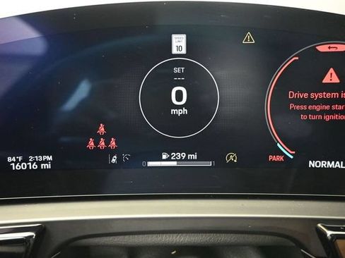 Used 2025 Porsche Cayenne AWD/4WD image 11