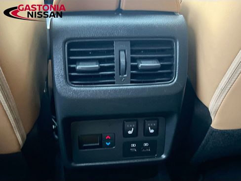 Used 2023 Nissan Rogue Platinum w/ Platinum Premium Package image 35